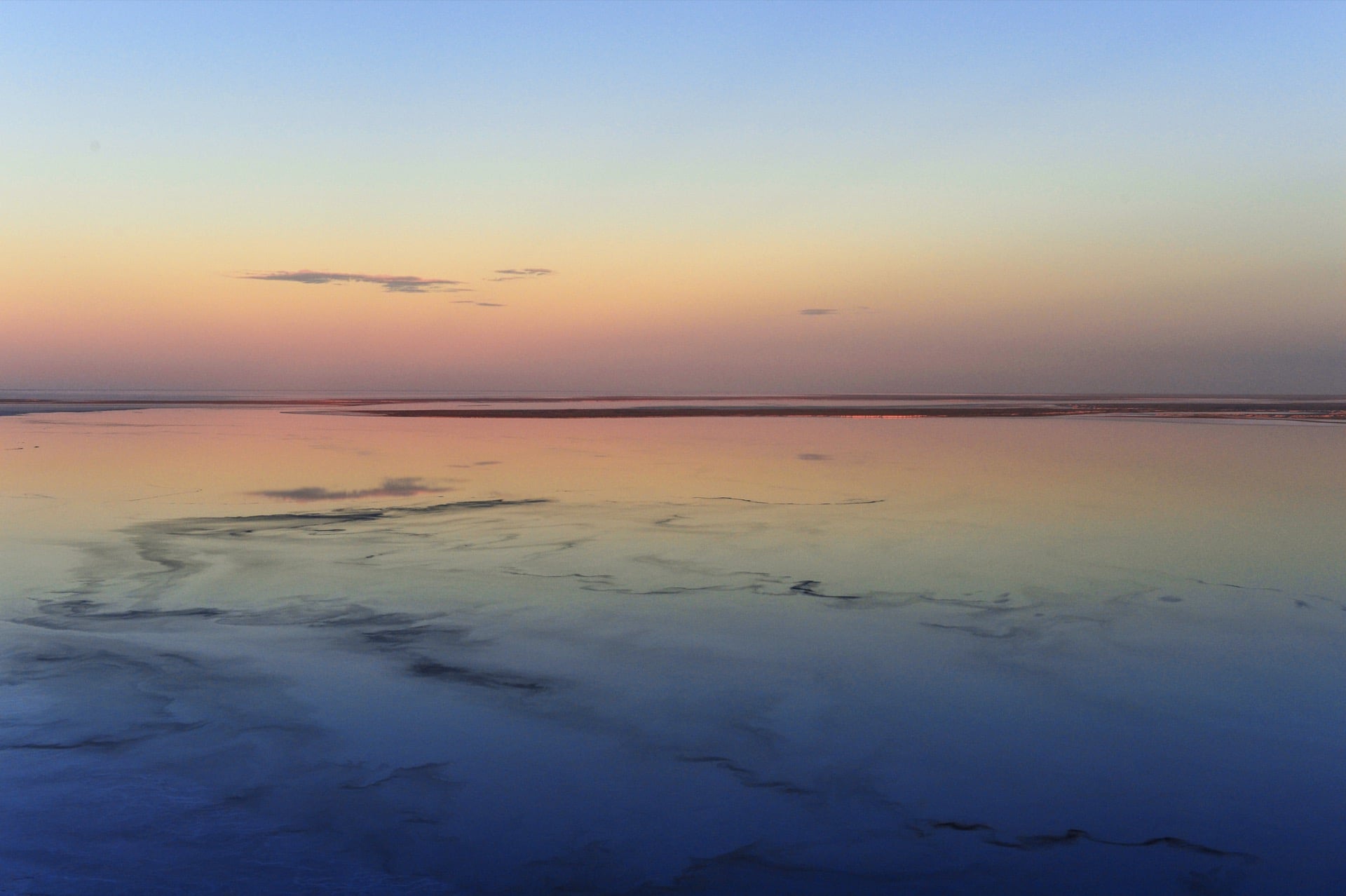 Sunrise-at-Lake-Eyre