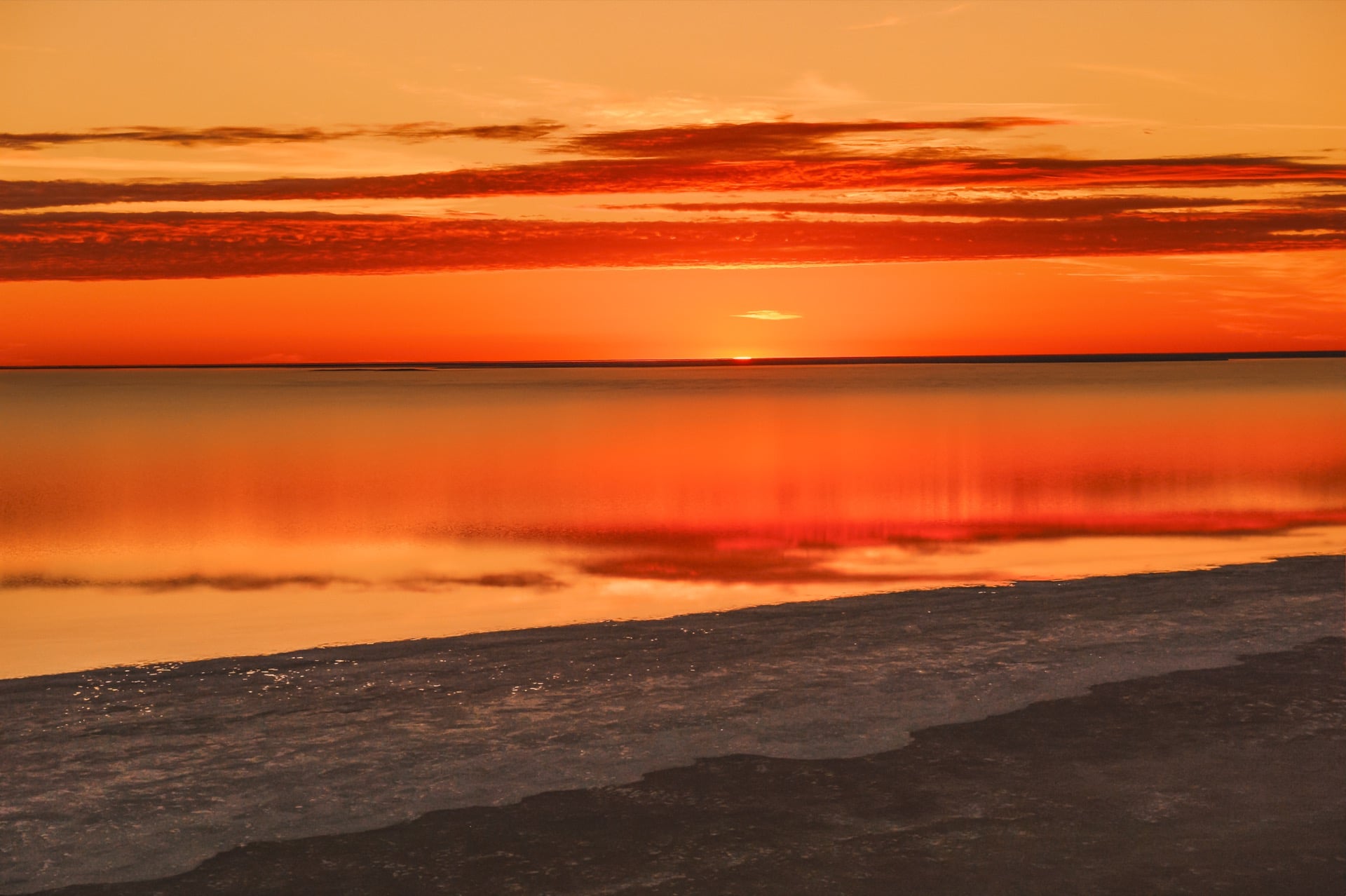Sunset-at-Lake-Eyre (1)