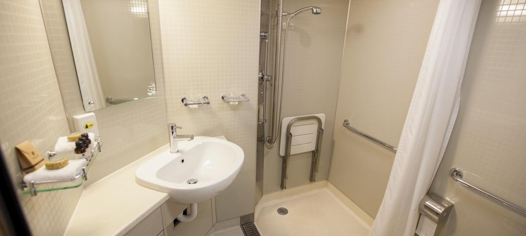 JBRE-Accommodation-Gold-Access-Cabin-4