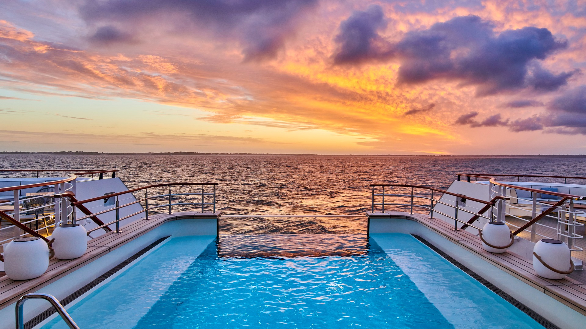 Ponant-Laperouse-Pool-At-Sea-4