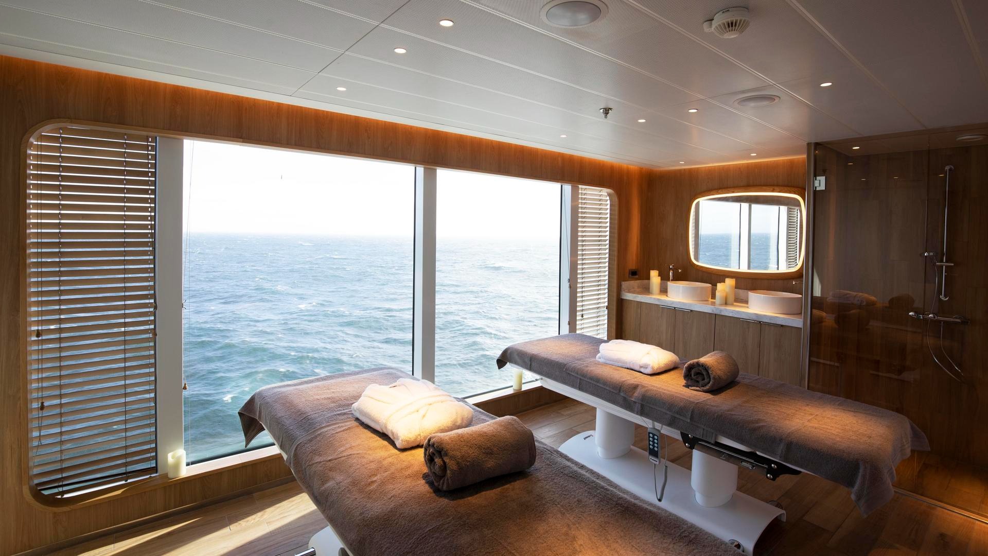 Ponant-Laperouse-SPA-At-Sea